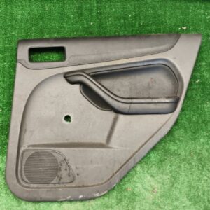 Обшивка боковой двери Ford Focus 2006 4M51A27406 СЕДАН 1.6L DURATEC-16V TI-VCT (115/120PS) HXDA, задняя правая