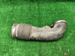 Патрубок впускного коллектора cadillac STS 2006 25744315 СЕДАН LH2